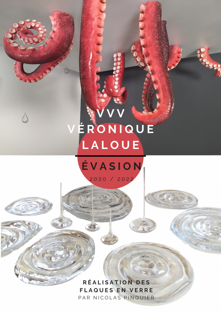bras de poulpe et flaque d'eau en verre